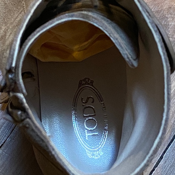 EUC Tod’s genuine suede leather boot - Picture 4 of 16